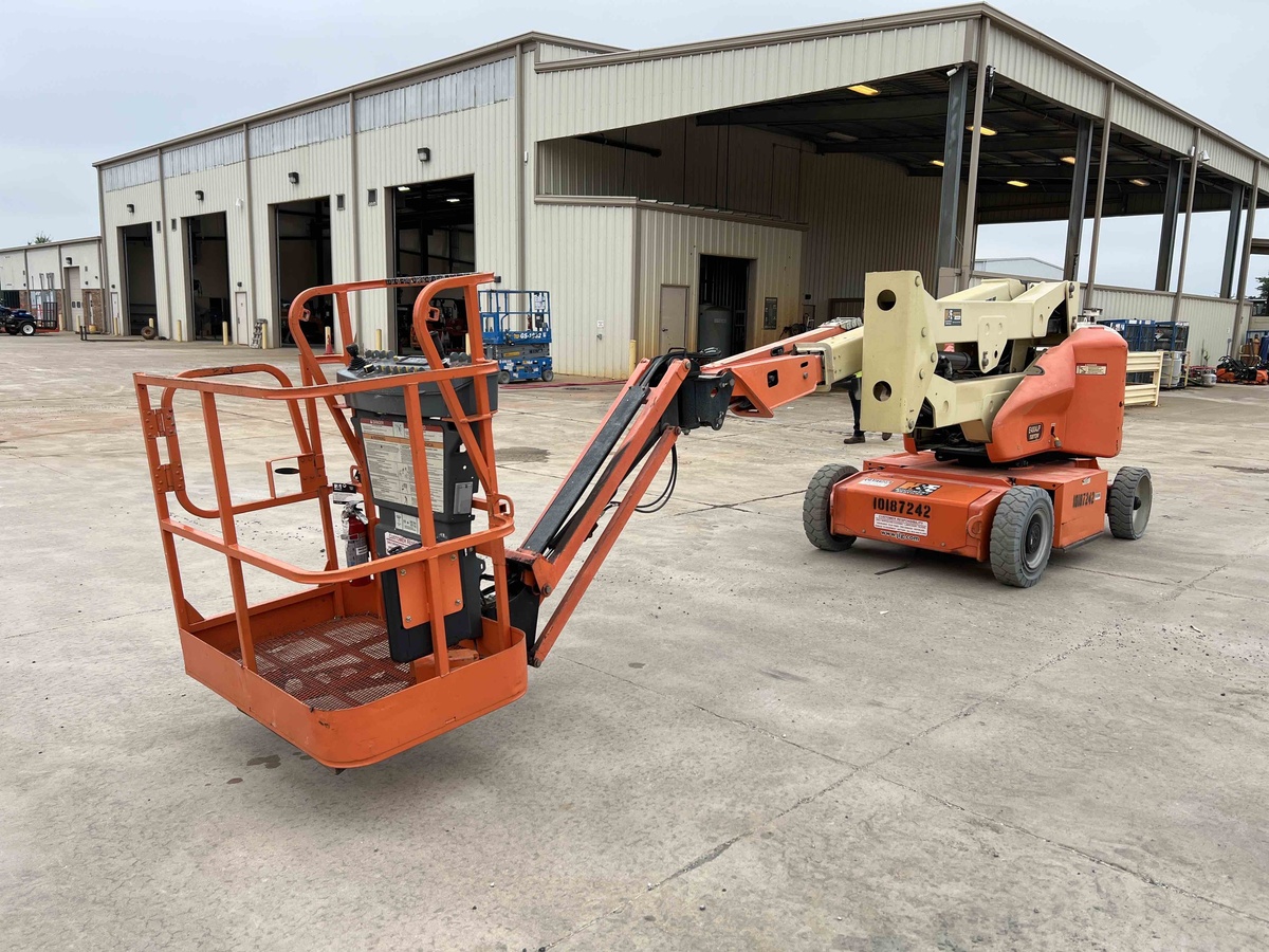 2016 JLG E400AJPN