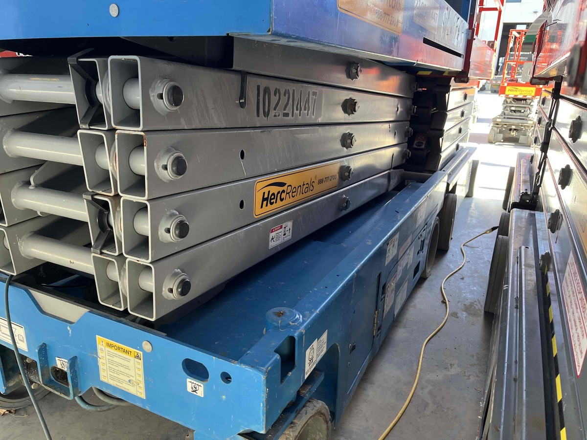 2017 Genie GS-3246-2