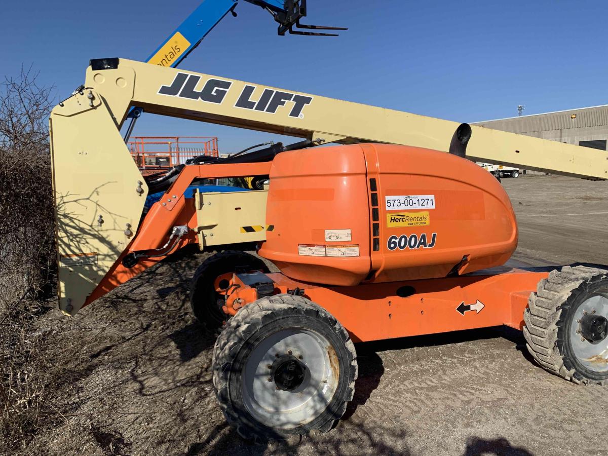 2017 JLG 600AJ