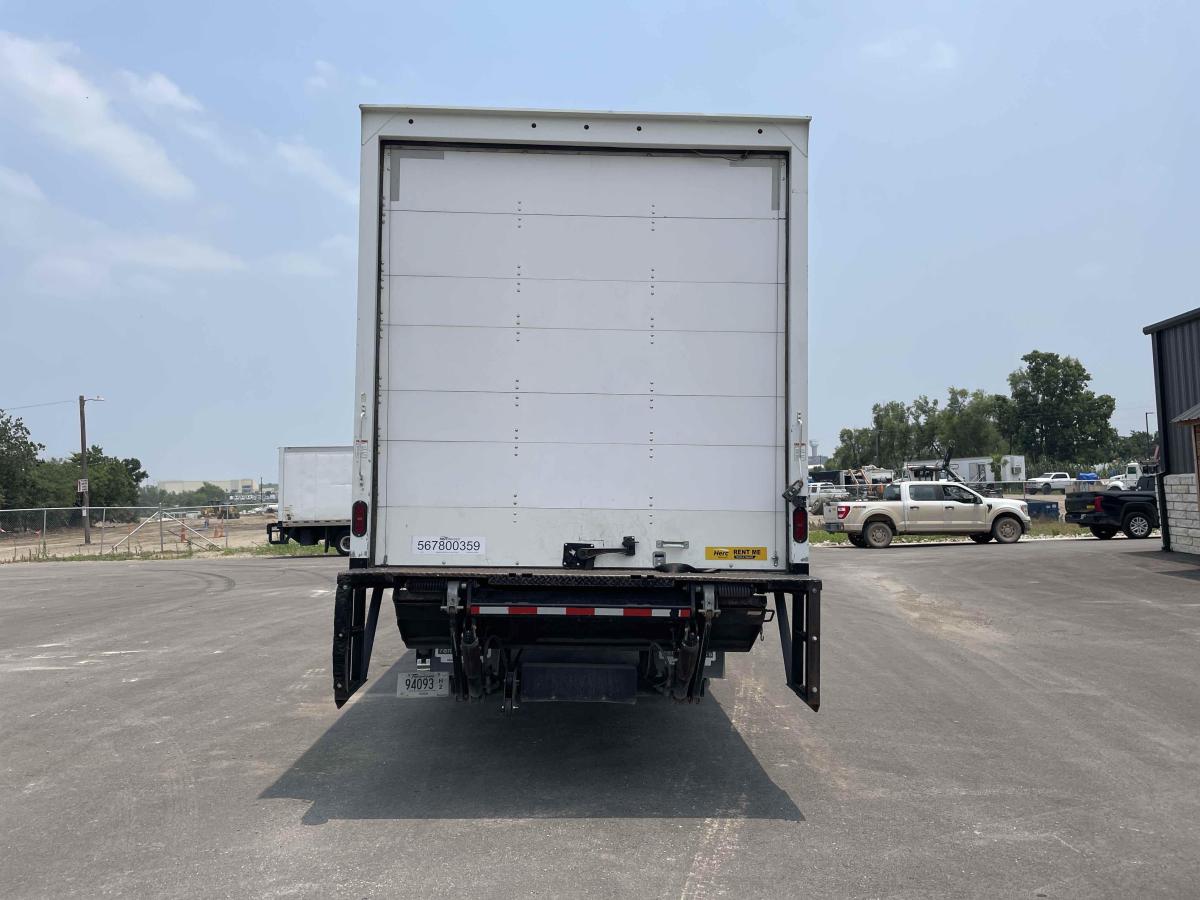 2020 Freightliner M2106
