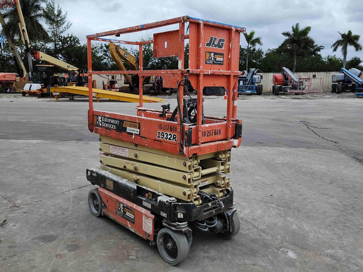 2017 JLG 1932R