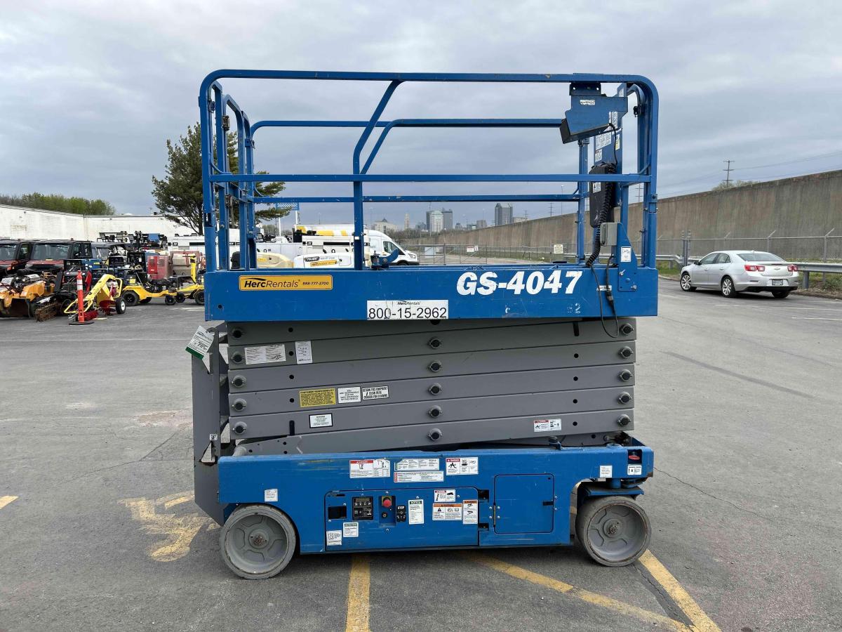 2017 Genie GS-4047