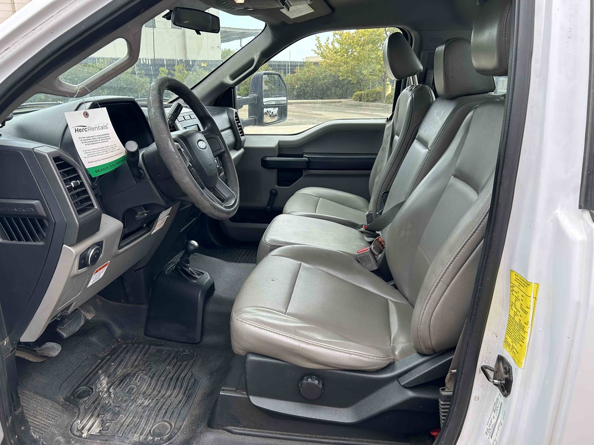 2017 Ford F550-7