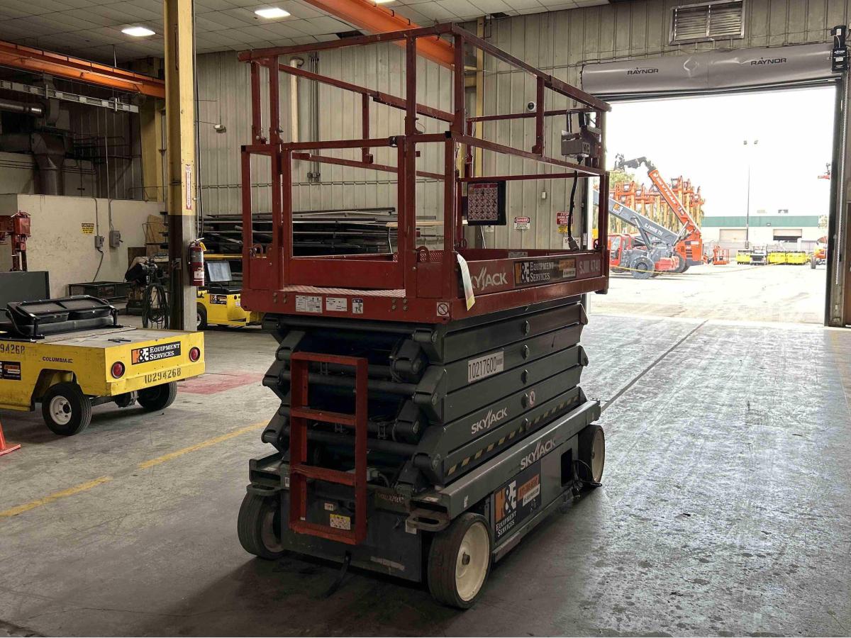 2017 Skyjack SJ4740