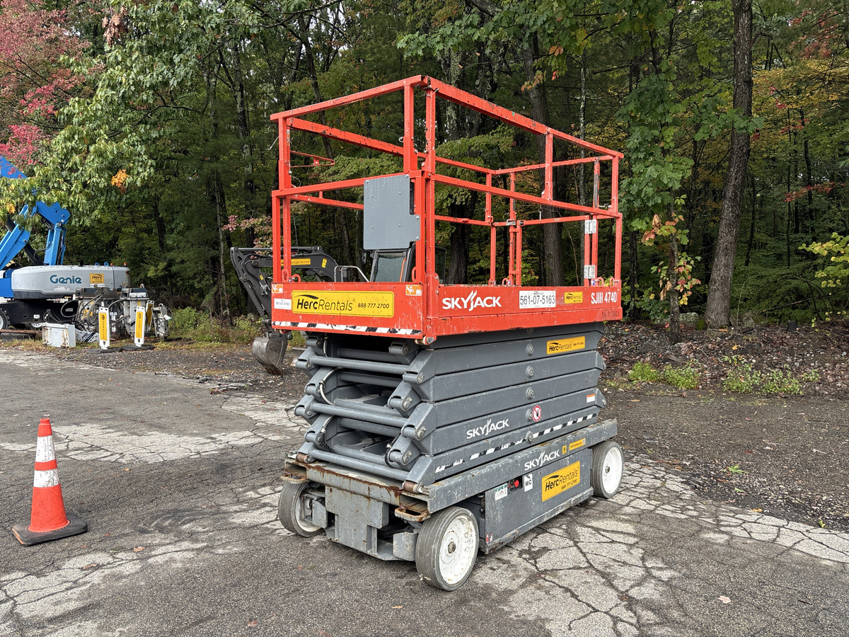 2017 Skyjack SJ4740-2