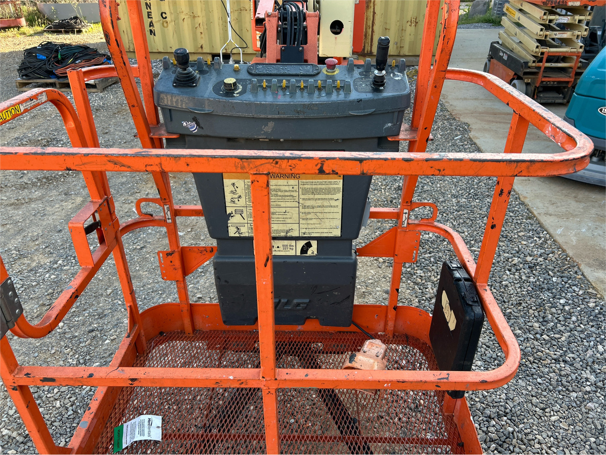 2015 JLG E400AJP-5