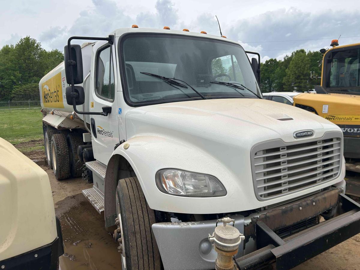 2019 Freightliner M2106