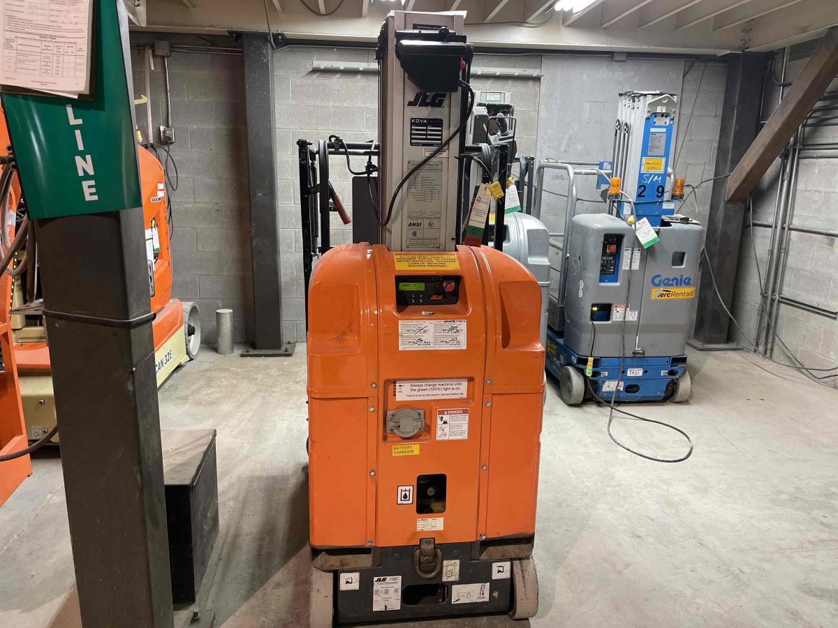 2002 JLG 20DVL