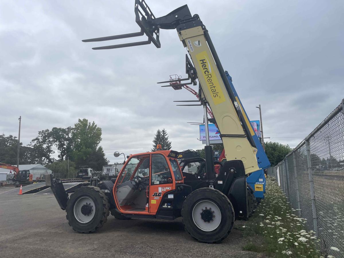 2017 JLG 1255-2