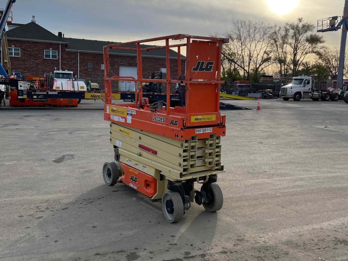 2017 JLG 2632ES