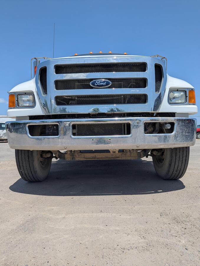 2015 Ford F750-4