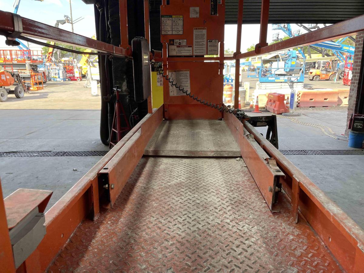 2017 JLG 2632ES-4