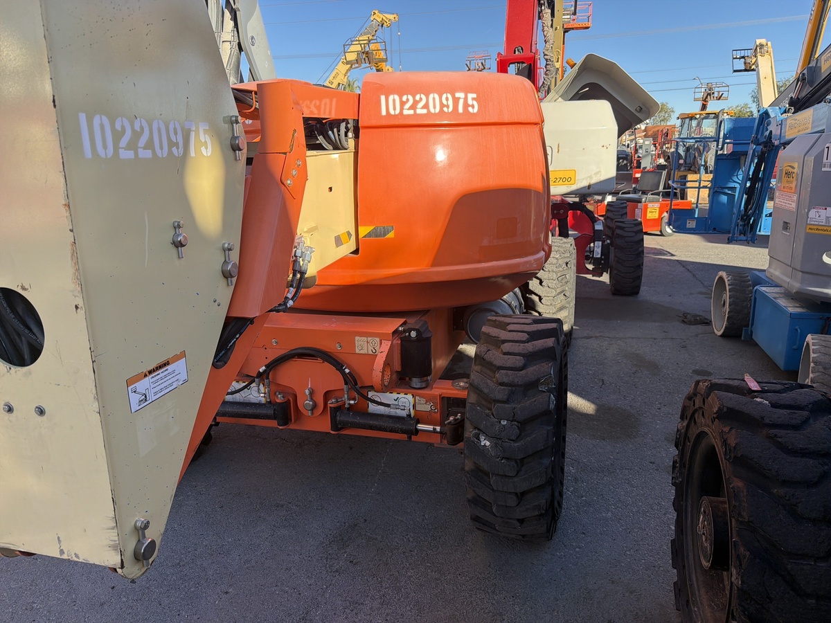 2017 JLG 600AJ-4