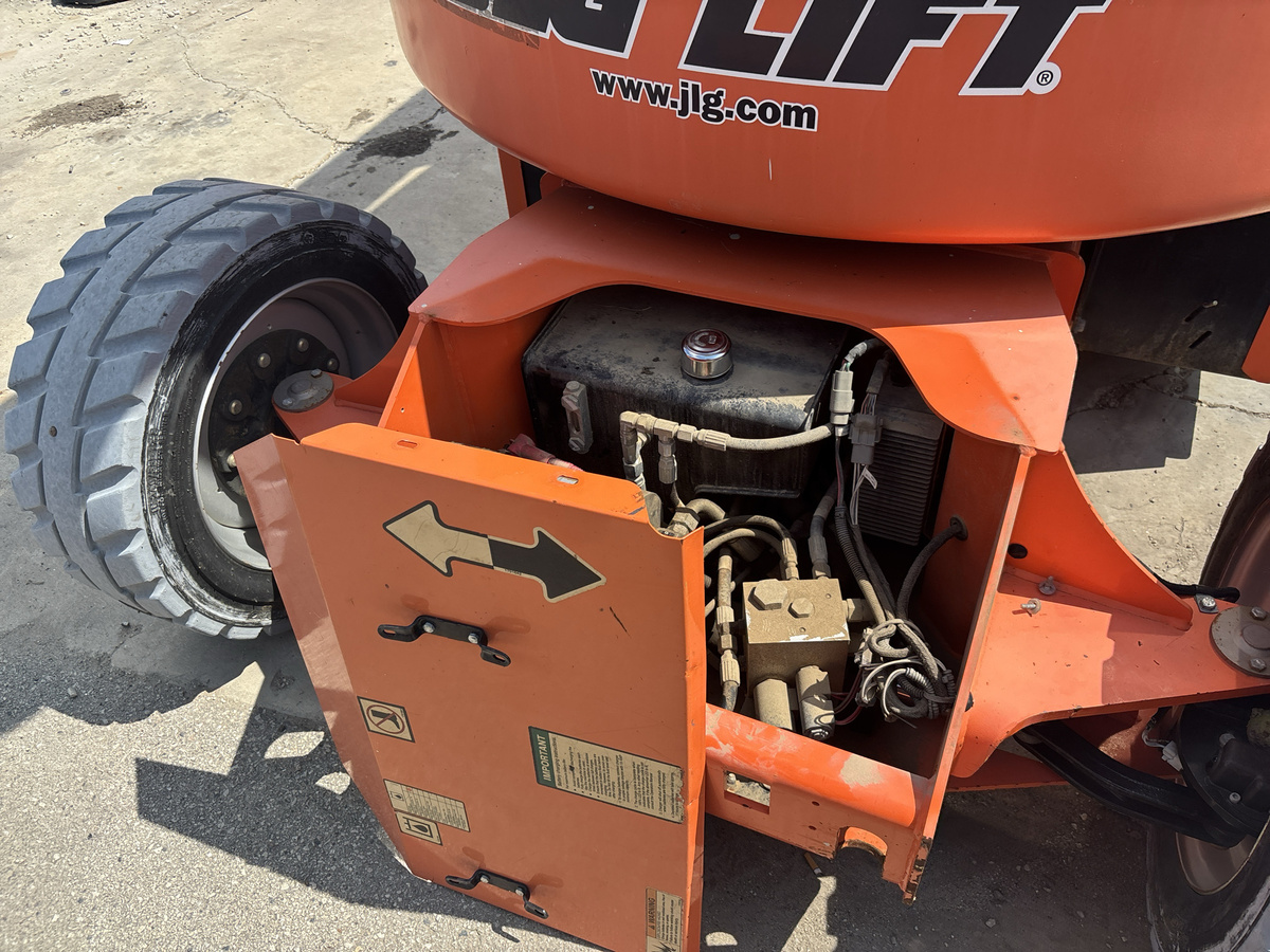 2018 JLG E450AJ-8