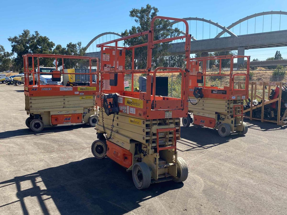 2017 JLG 2632ES