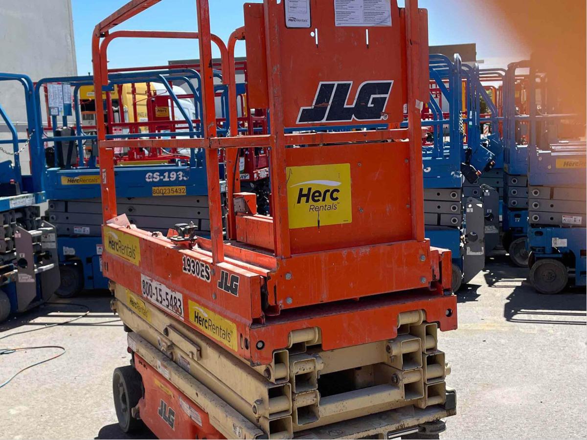 2017 JLG 1930ES