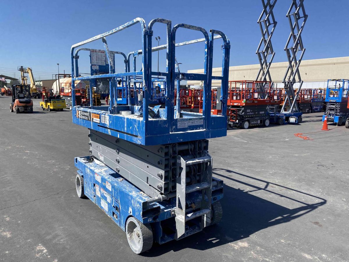 2017 Genie GS-3246