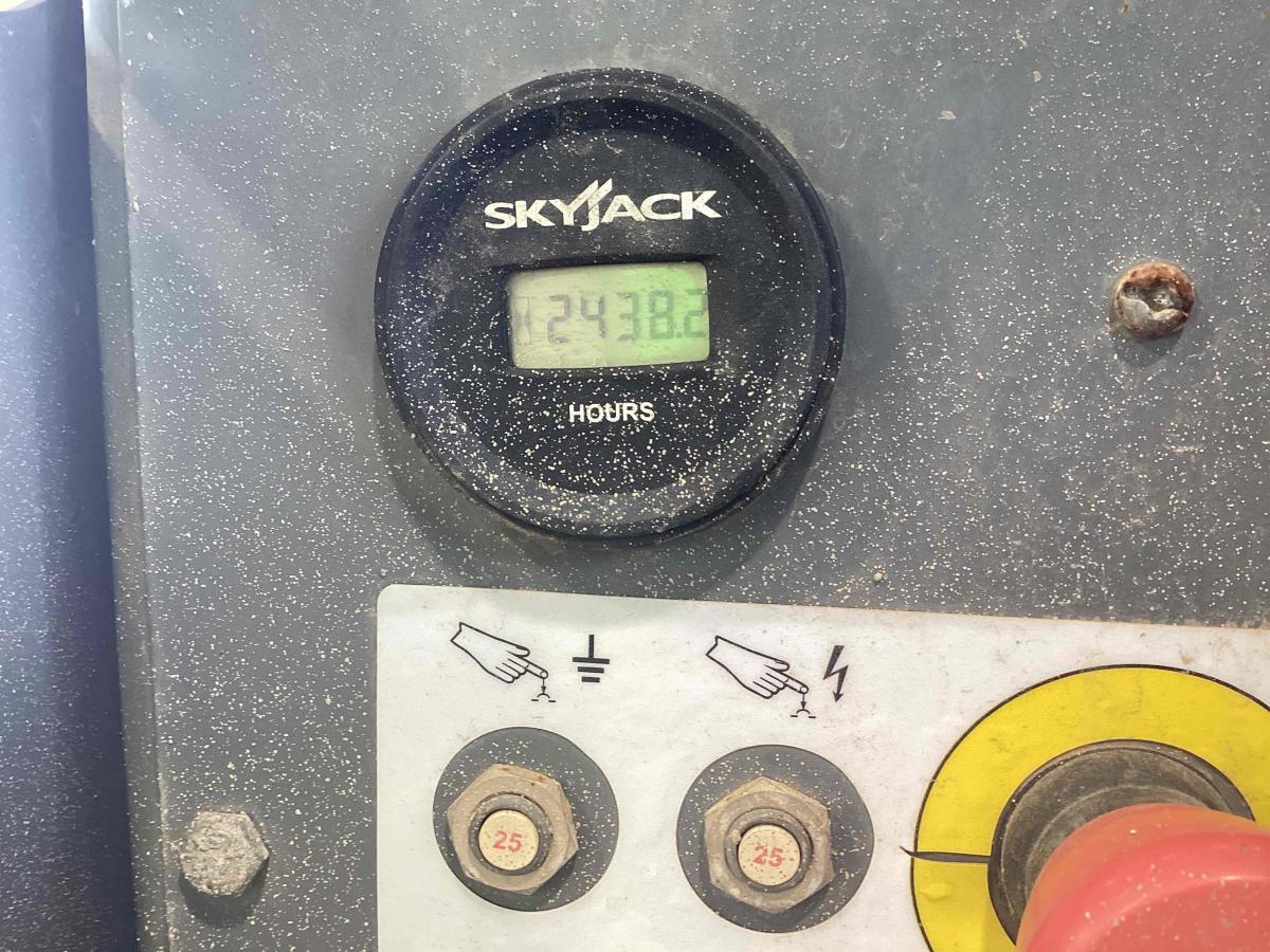 2017 Skyjack SJ-6832RT-7