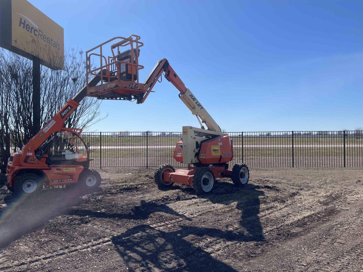 2017 JLG 340AJ