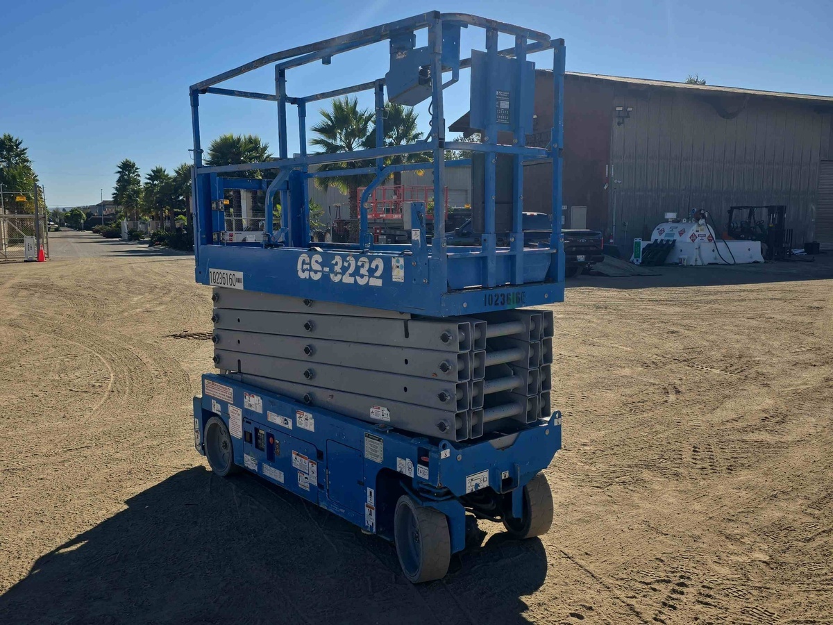 2018 Genie GS-3232-8