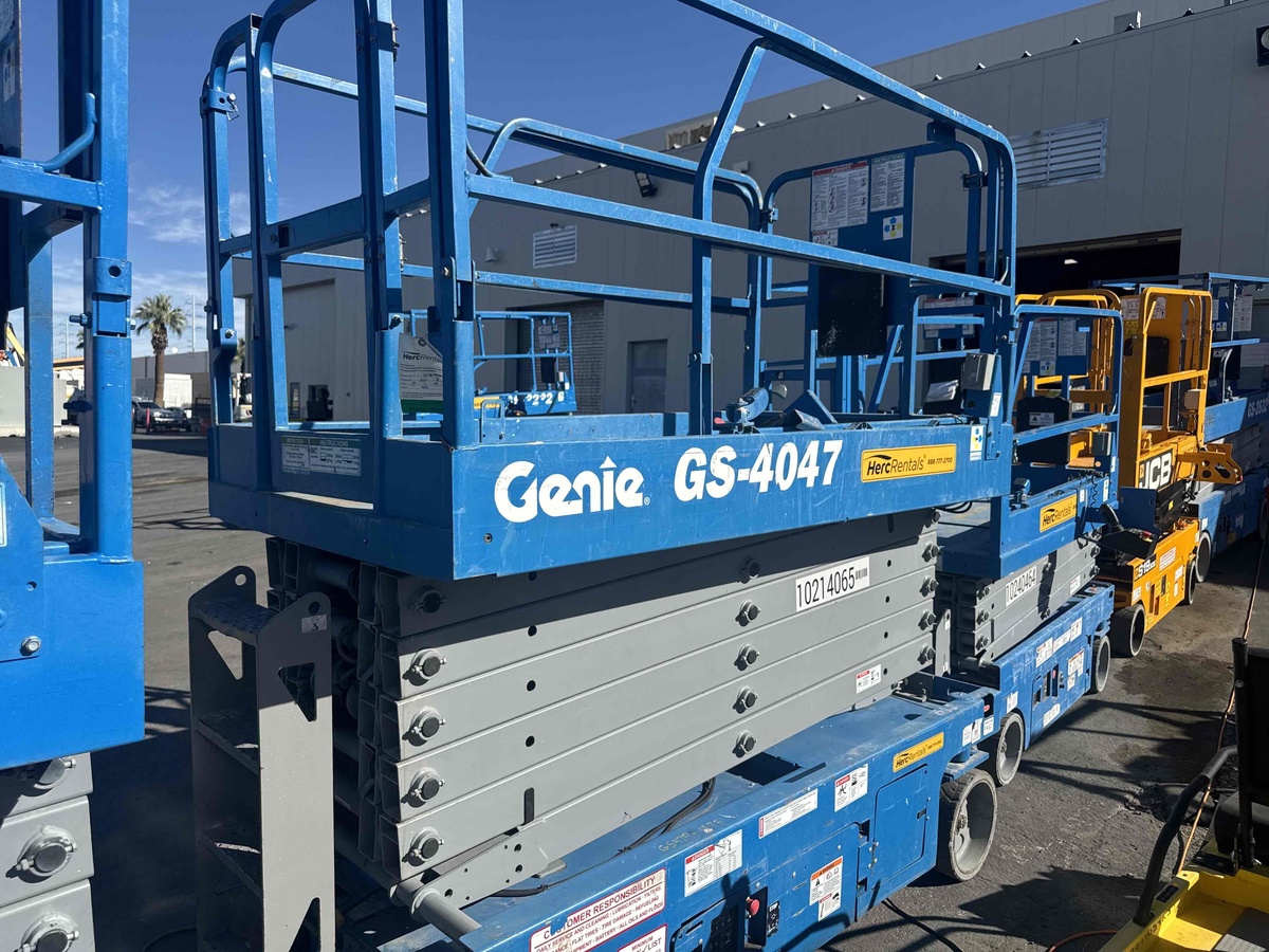2017 Genie GS-4047