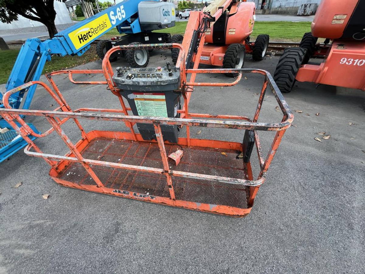 2008 JLG 600AJ