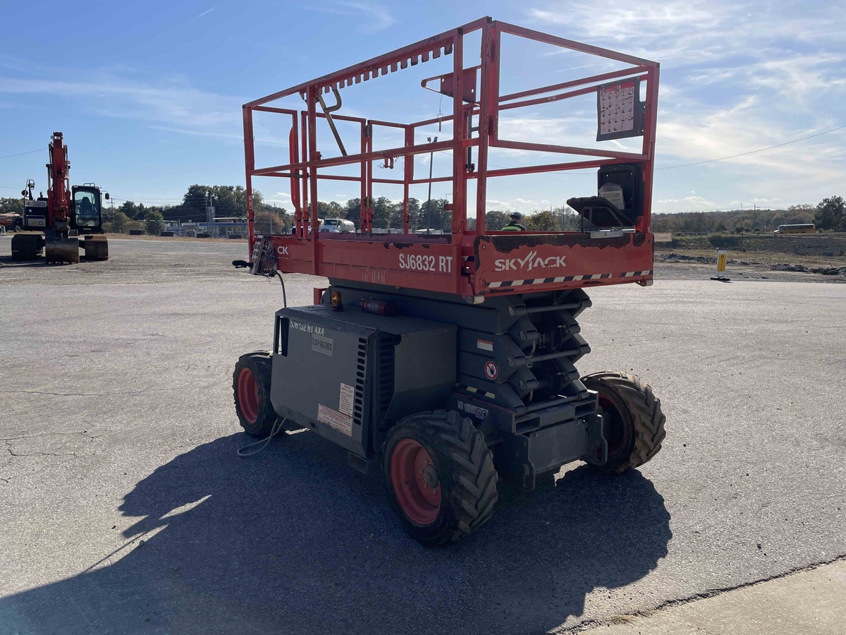 2016 Skyjack SJ-6832RT-4