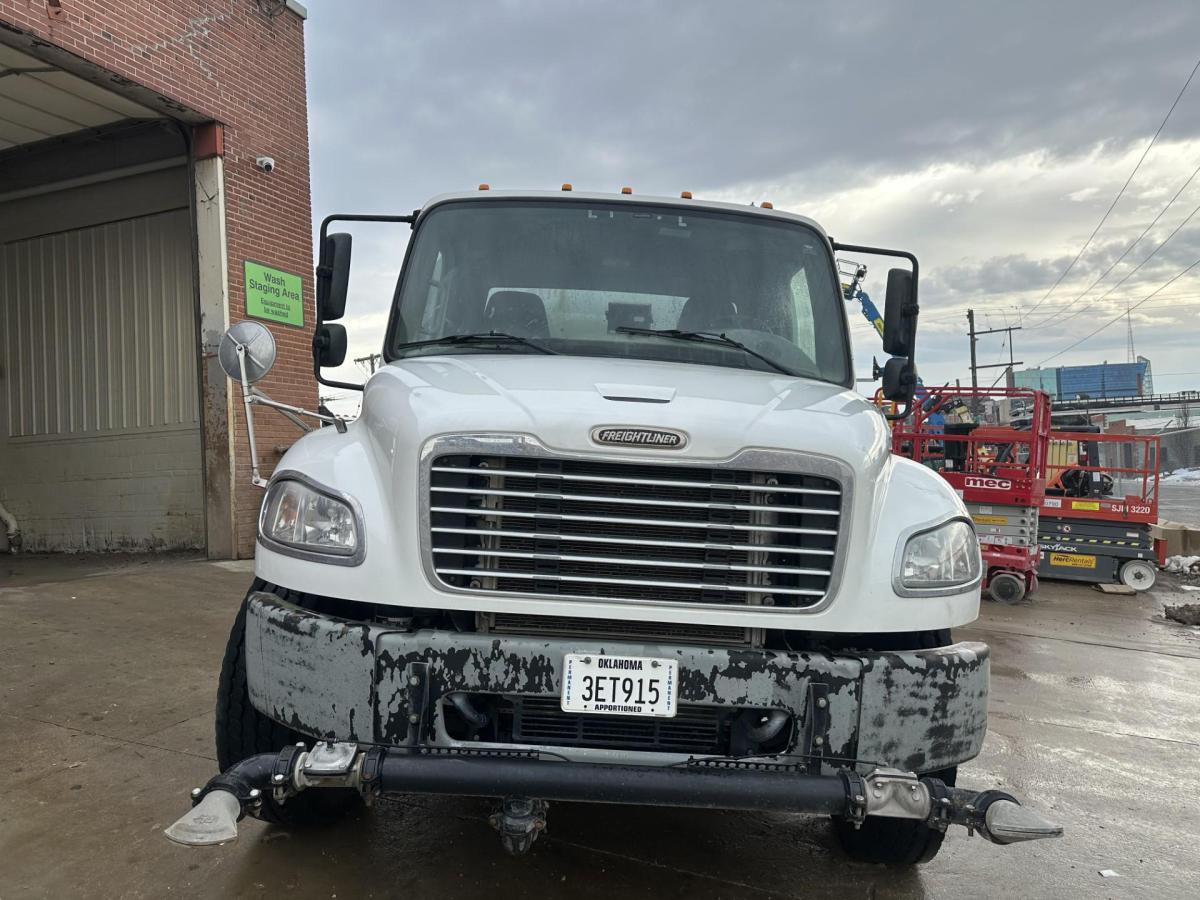 2020 Freightliner M2106