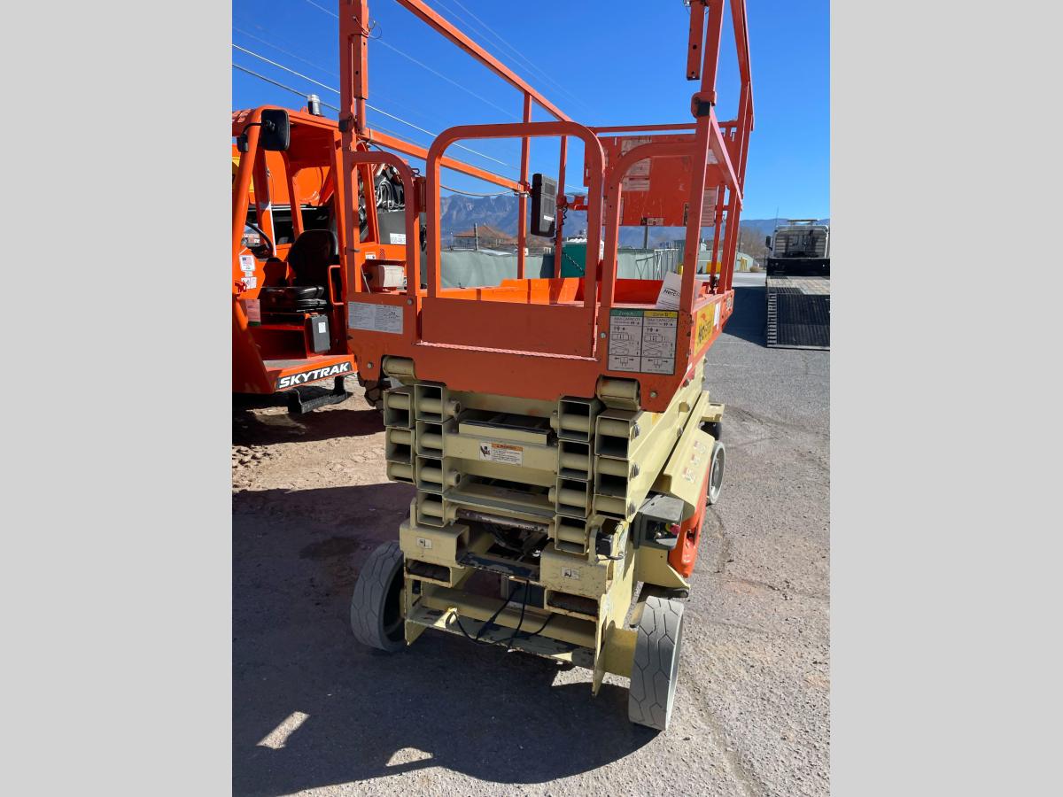 2018 JLG 3246ES