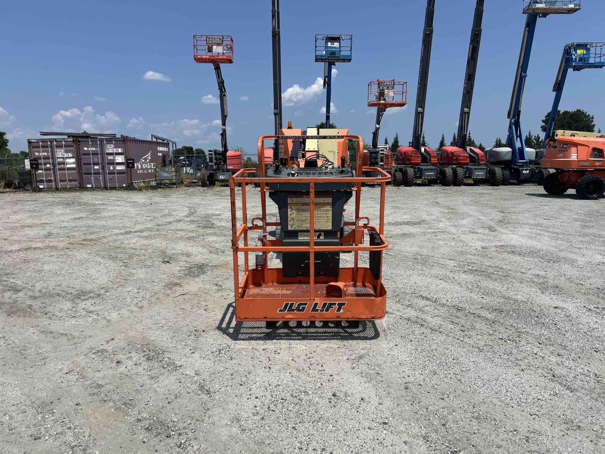 2017 JLG E300AJ-8