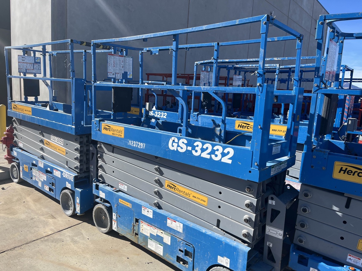 2018 Genie GS-3232