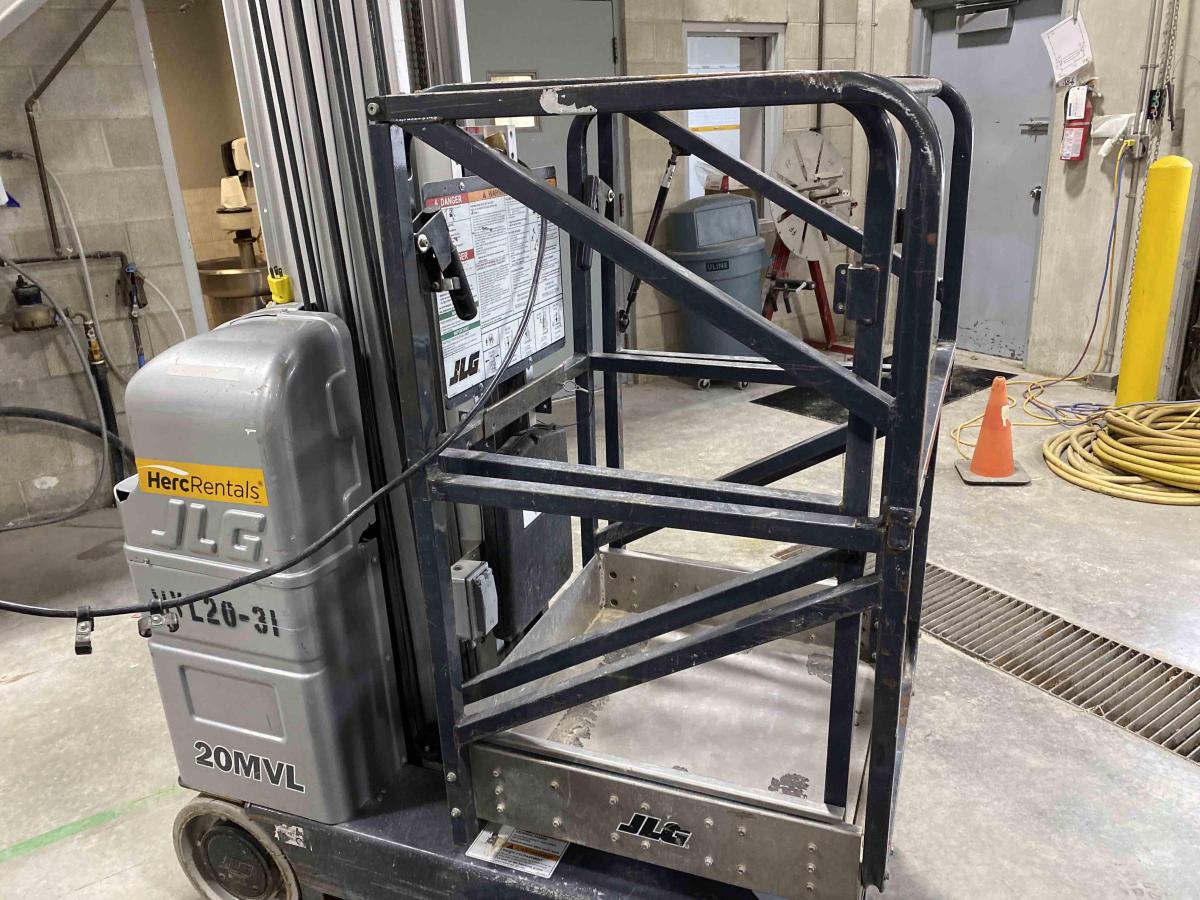 2016 JLG 20MVL