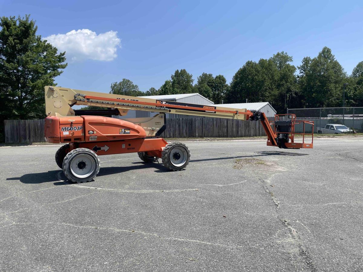2016 JLG M600JP