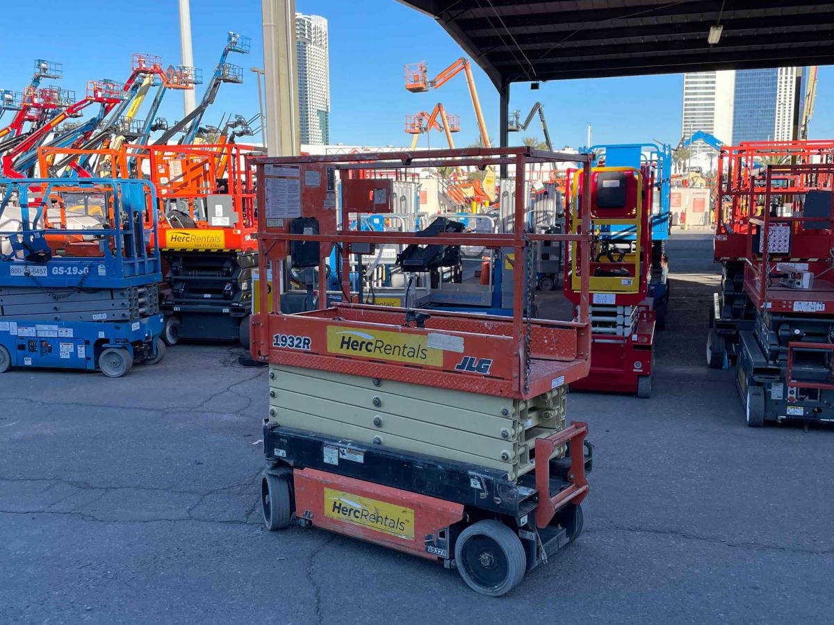 2017 JLG 1932R