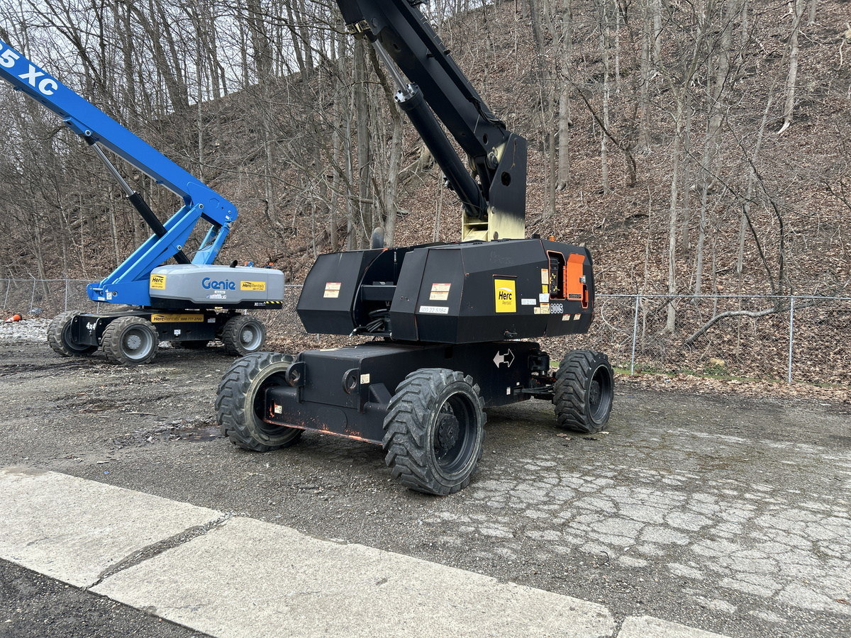 2018 JLG 800S