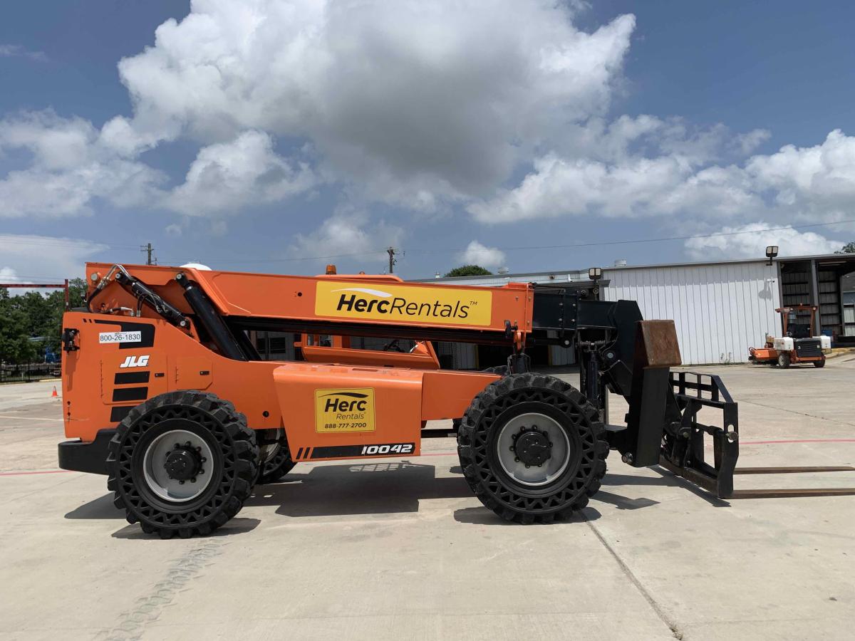 2019 SkyTrak 10042