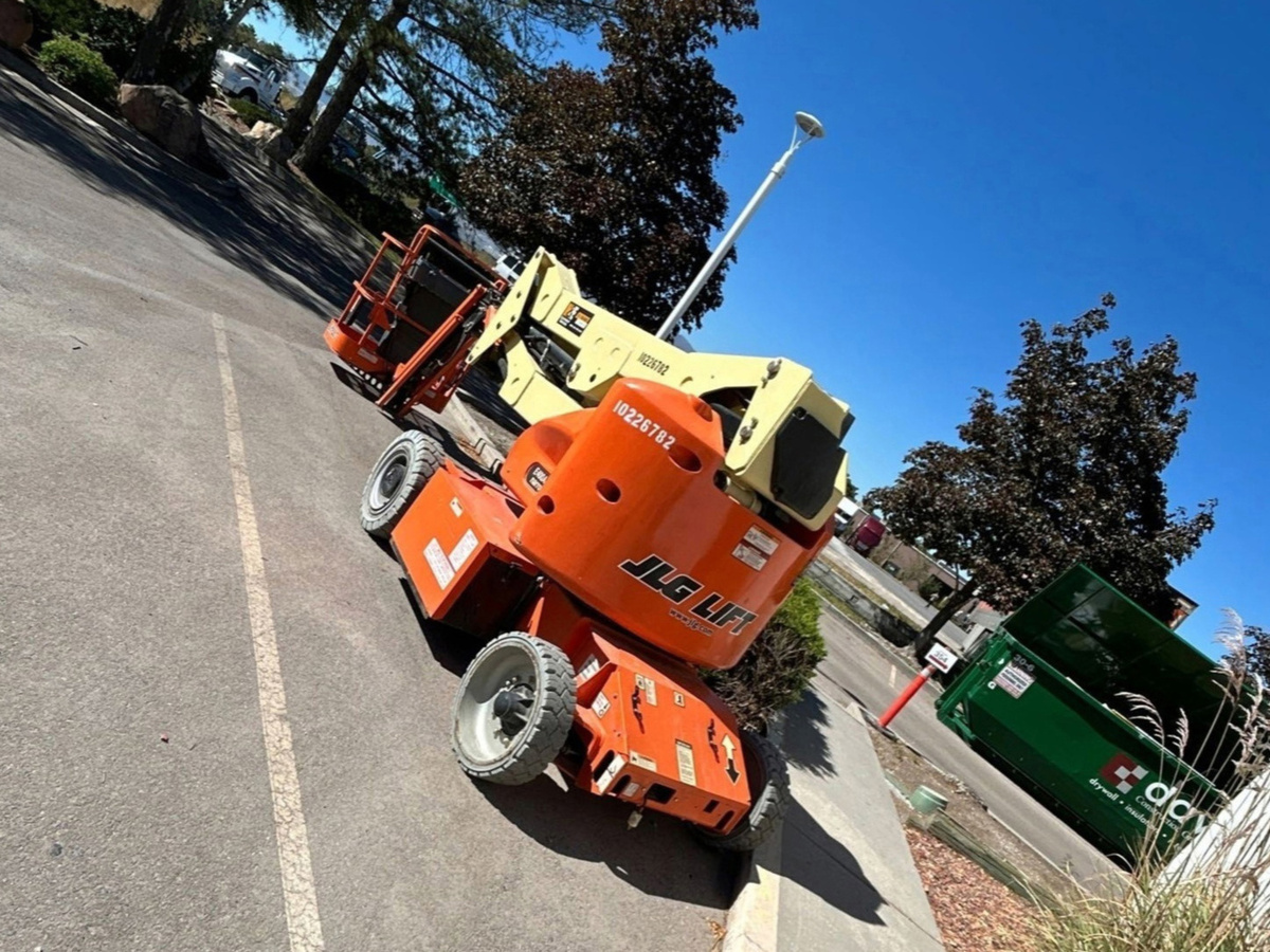 2017 JLG E400AJPN-2