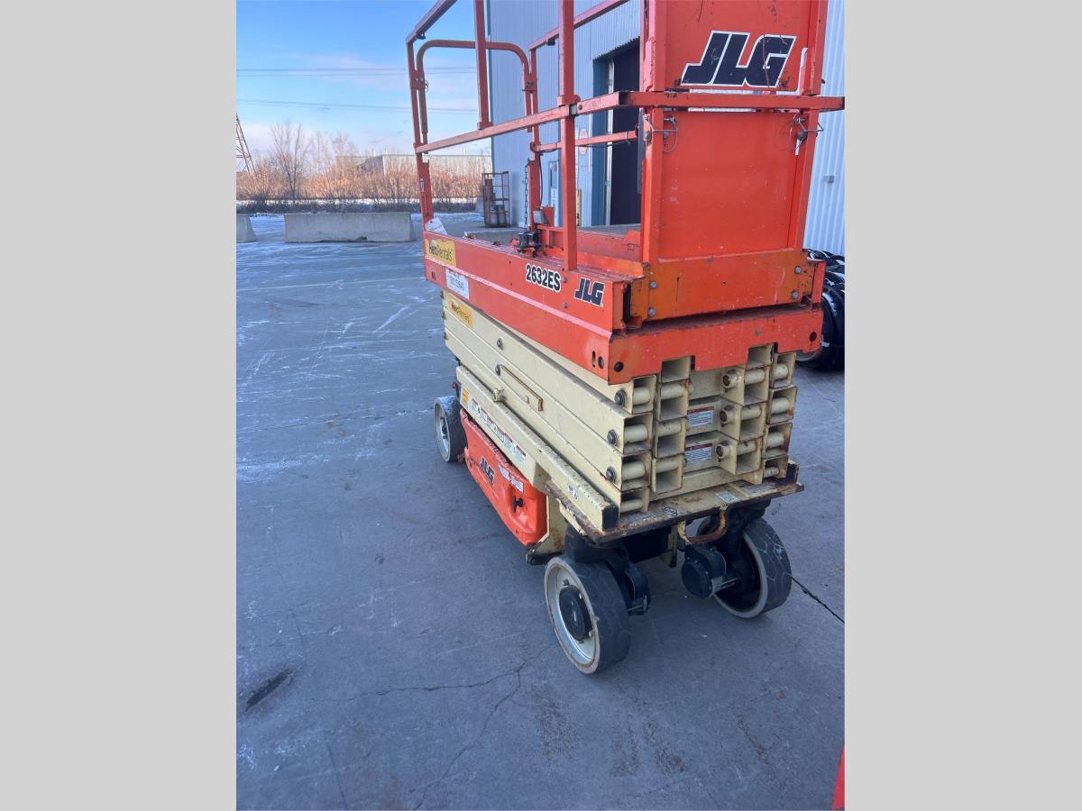 2017 JLG 2632ES