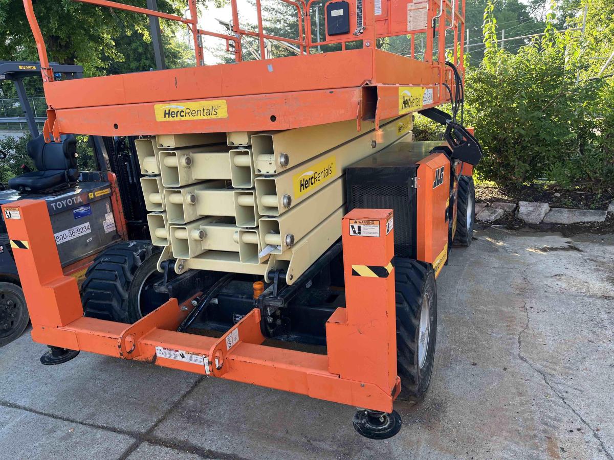 2018 JLG 430LRT