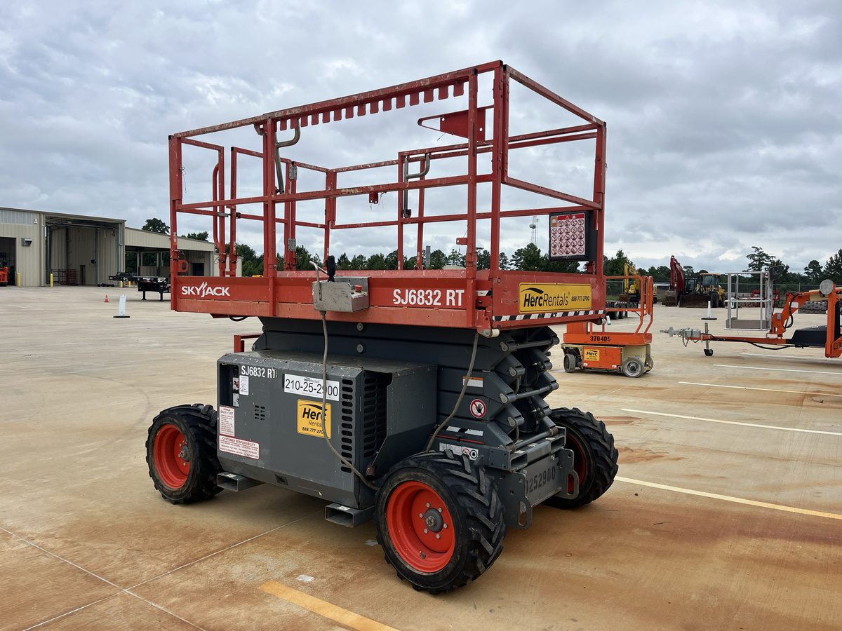 2018 Skyjack SJ-6832RT-6
