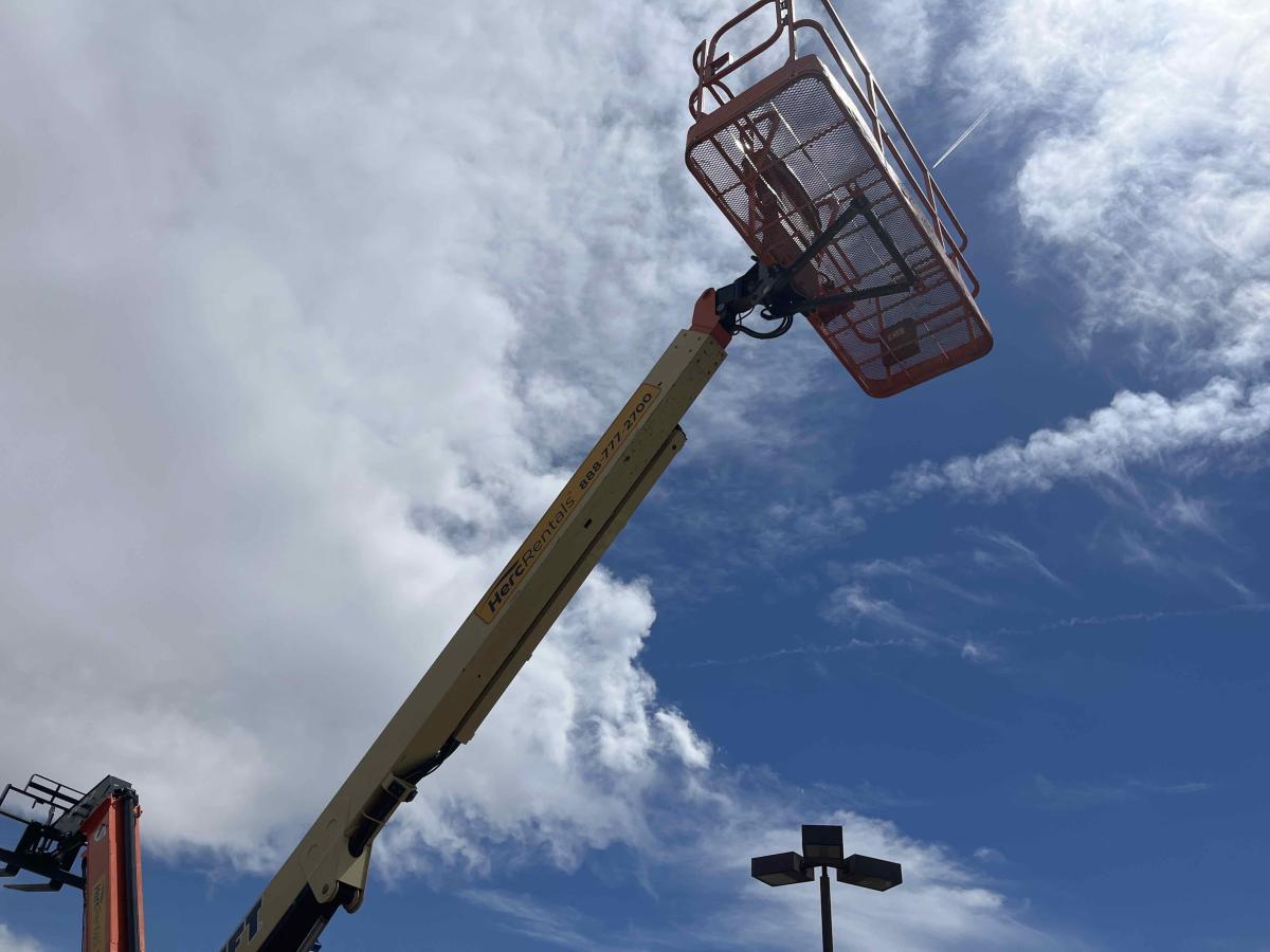 2016 JLG 400S