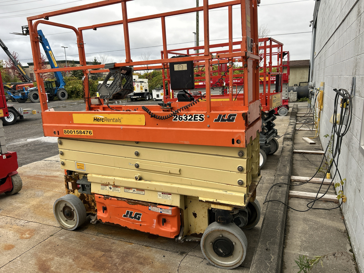 2017 JLG 2632ES-4