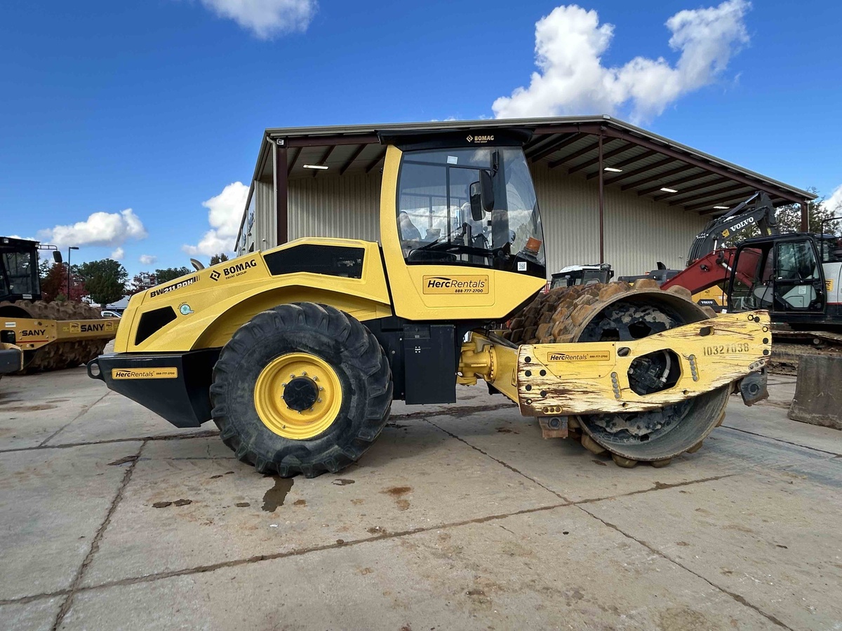 2021 BOMAG BW 211 PDH-5-2