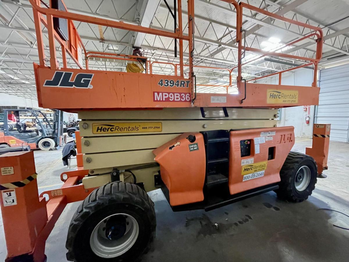 2015 JLG 4394RT