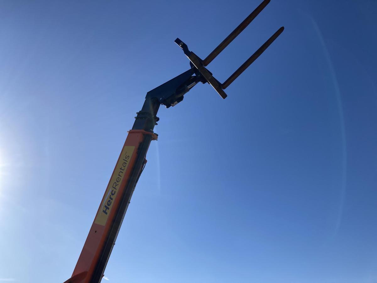 2019 SkyTrak 10042