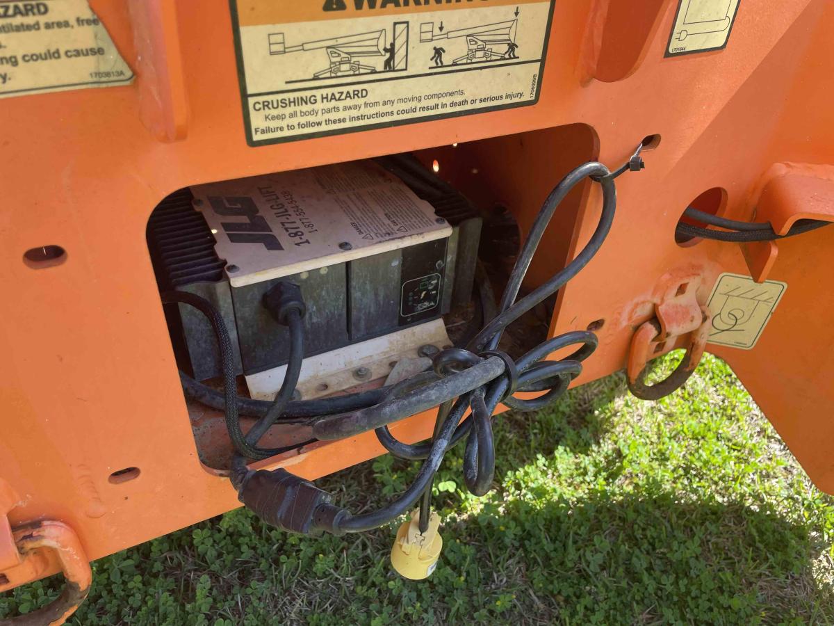 2017 JLG T350