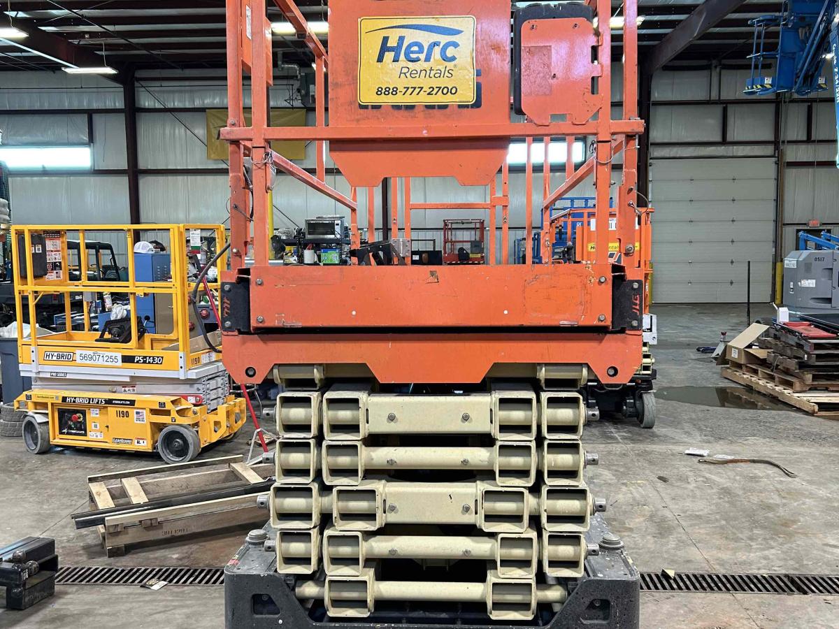 2017 JLG 4045R