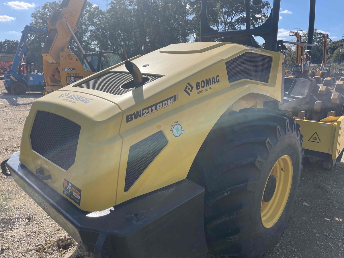 2021 BOMAG BW 211 PDH-5-3