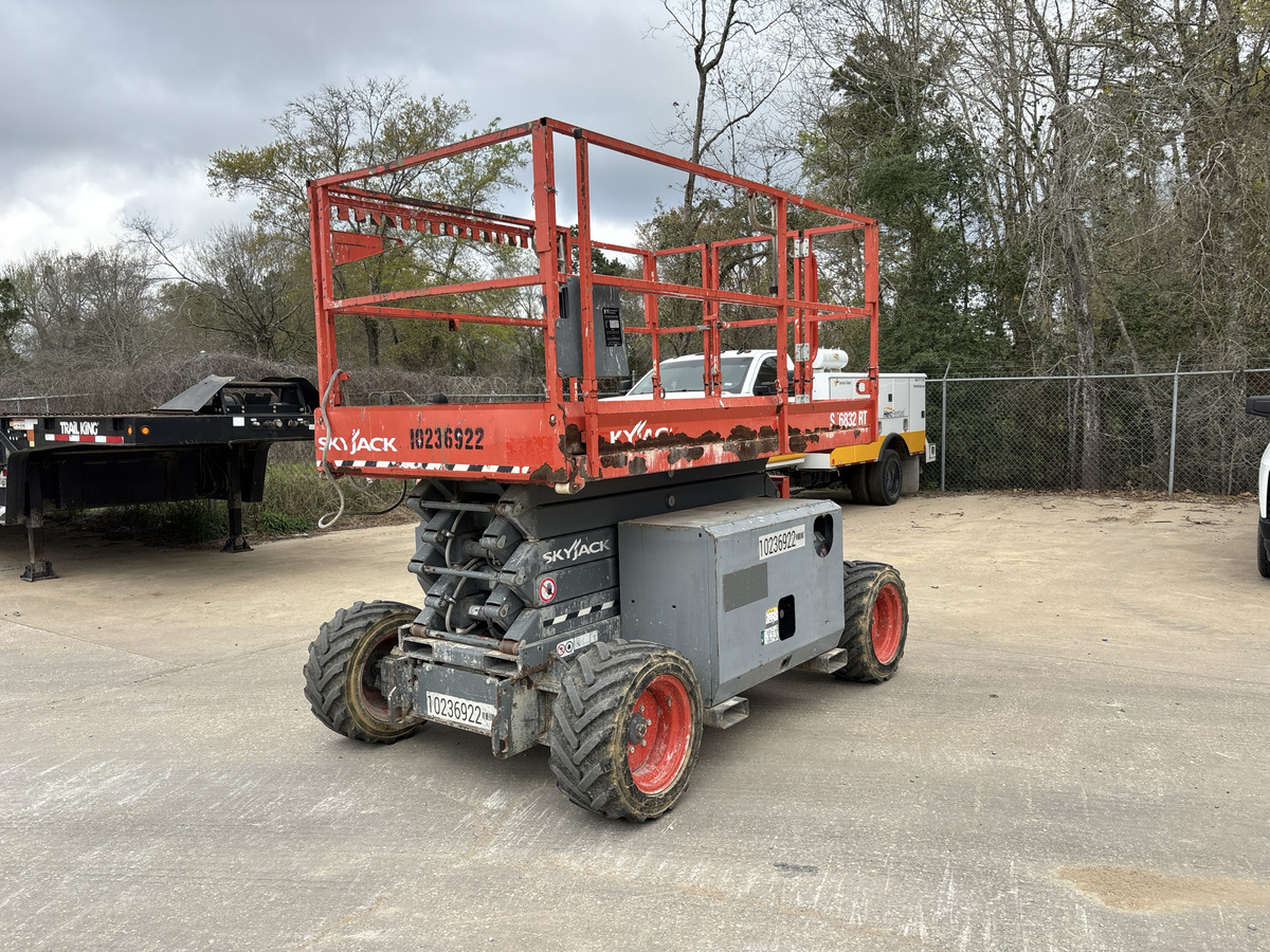 2018 Skyjack SJ-6832RT-3