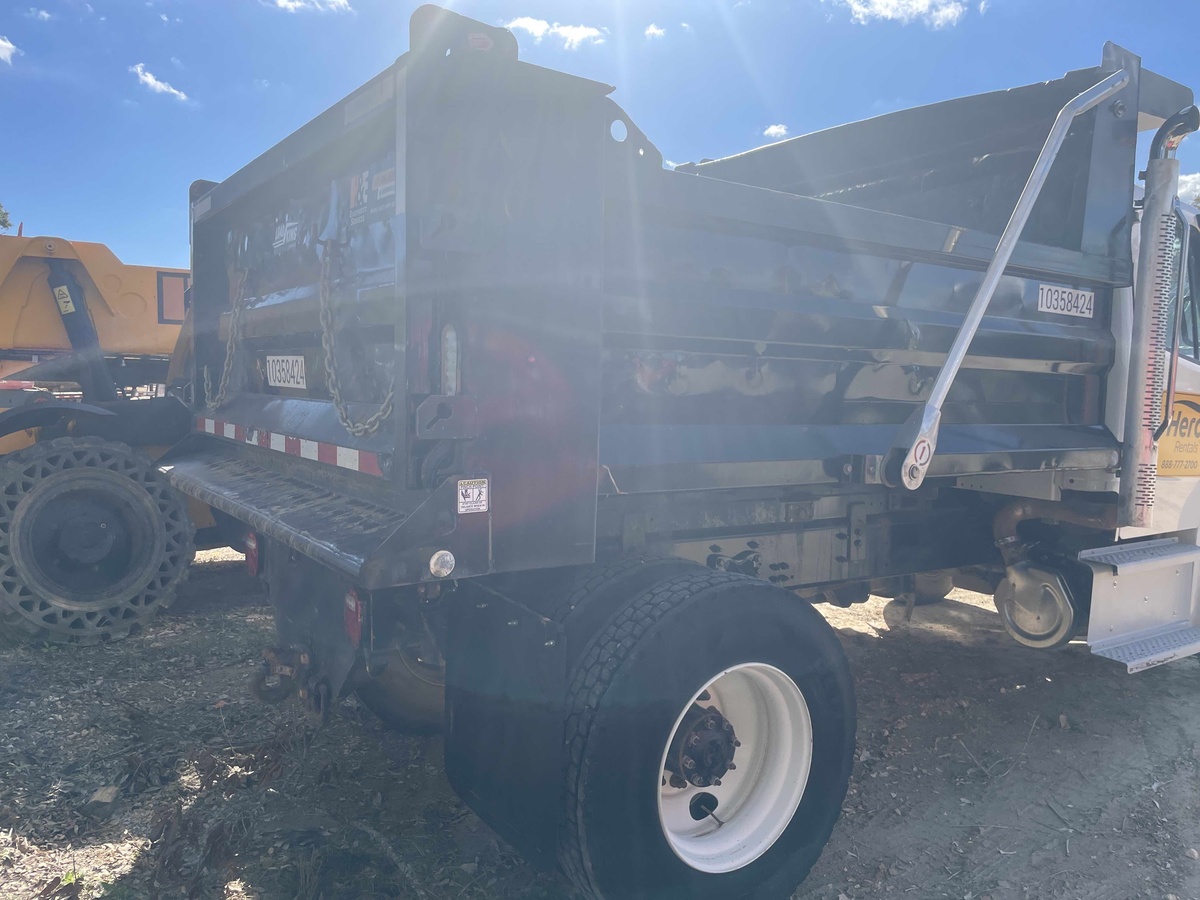 2021 Freightliner M2106-3